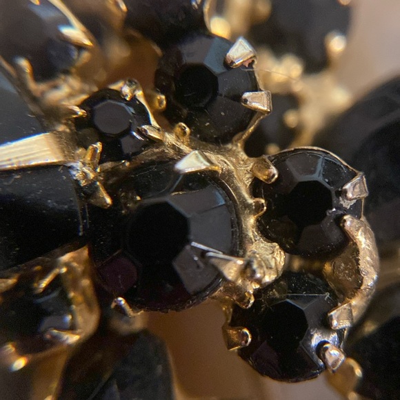 Xxsoldxx Vintage D&E Juliana gold & black brooch EUC 1.5" x 2.5" - Picture 13 of 17